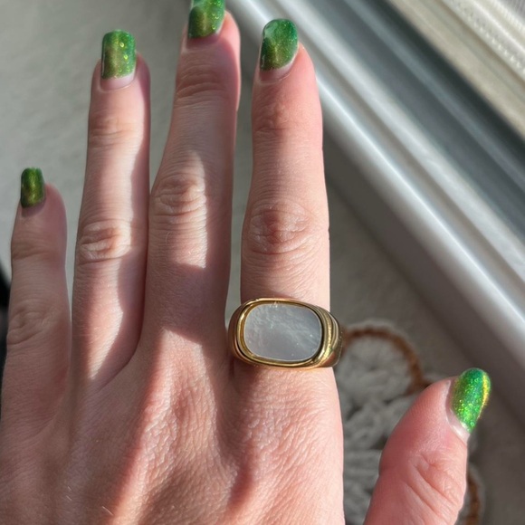 Mother of Pearl Gold Sahira ring - Picture 3 of 3